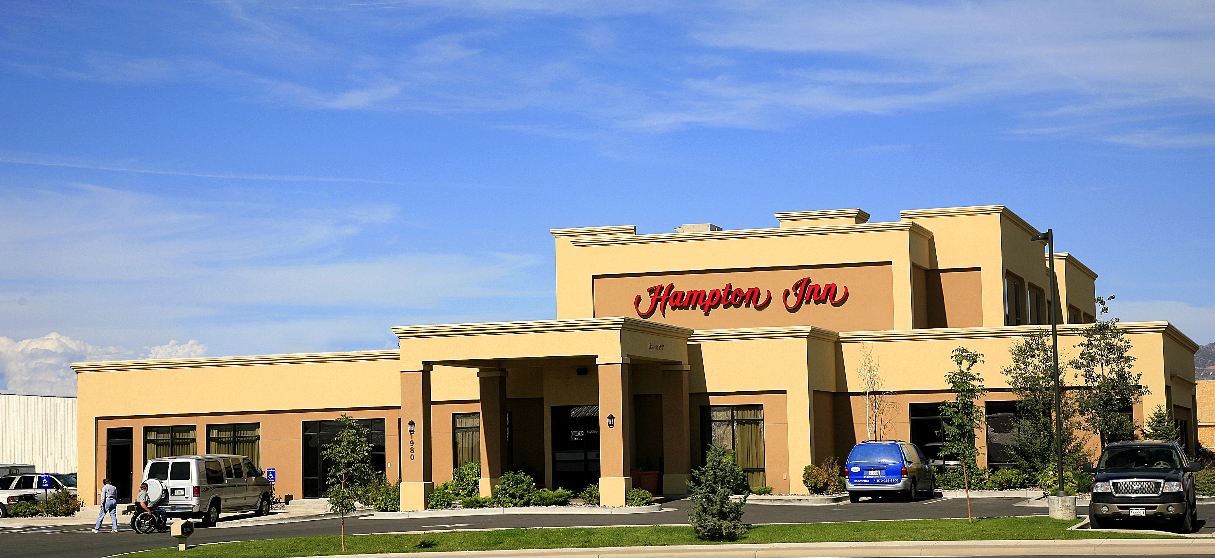 hampton inn montrose - hotel exterior photo
