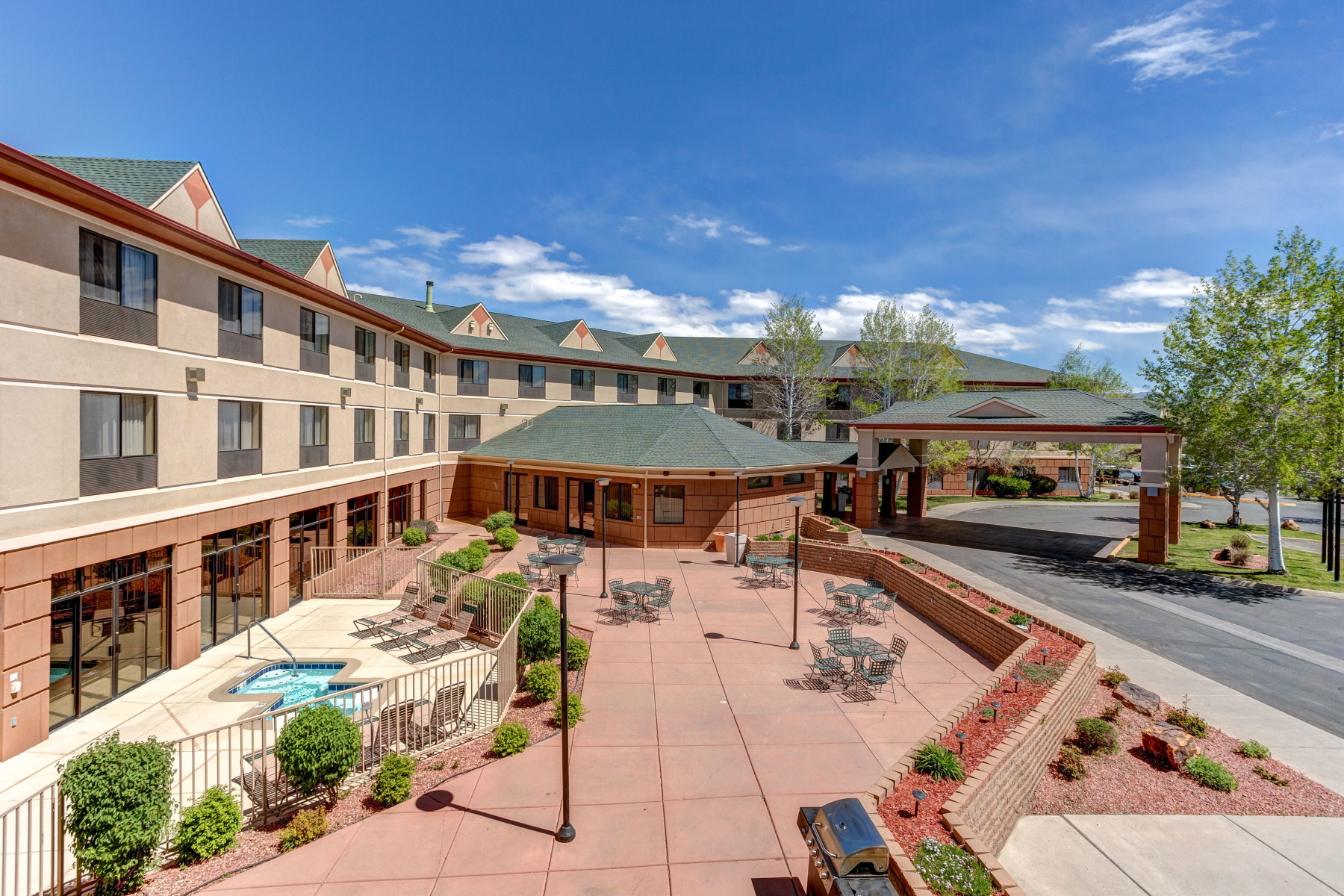 holiday inn express and suites montrose photo