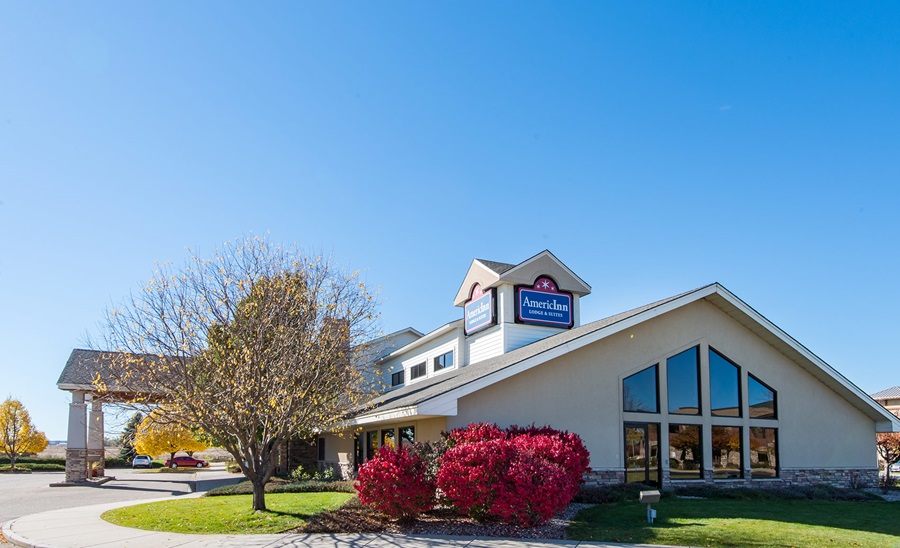 americinn lodge and suites in windsor photo
