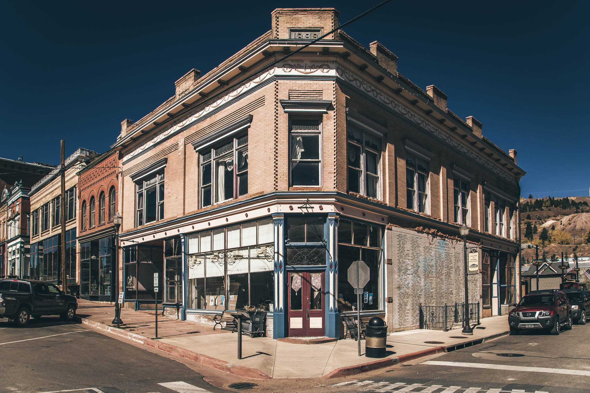 the black monarch hotel in victor photo