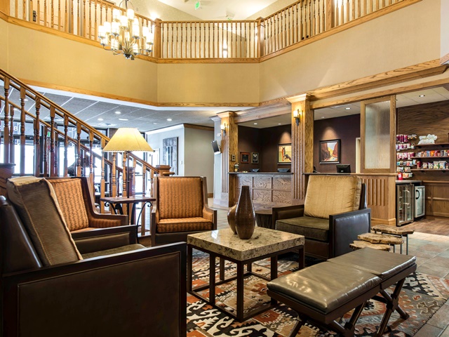 lobby photo 13